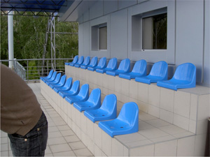 Пластиковые кресла для спортивных трибун